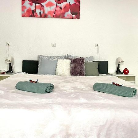 Very Warm Home With Big Bed Near New York Cafe Boedapest Buitenkant foto
