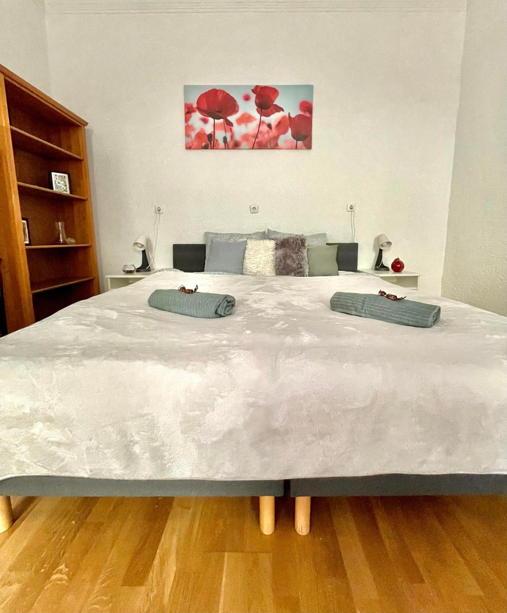 Very Warm Home With Big Bed Near New York Cafe Boedapest Buitenkant foto